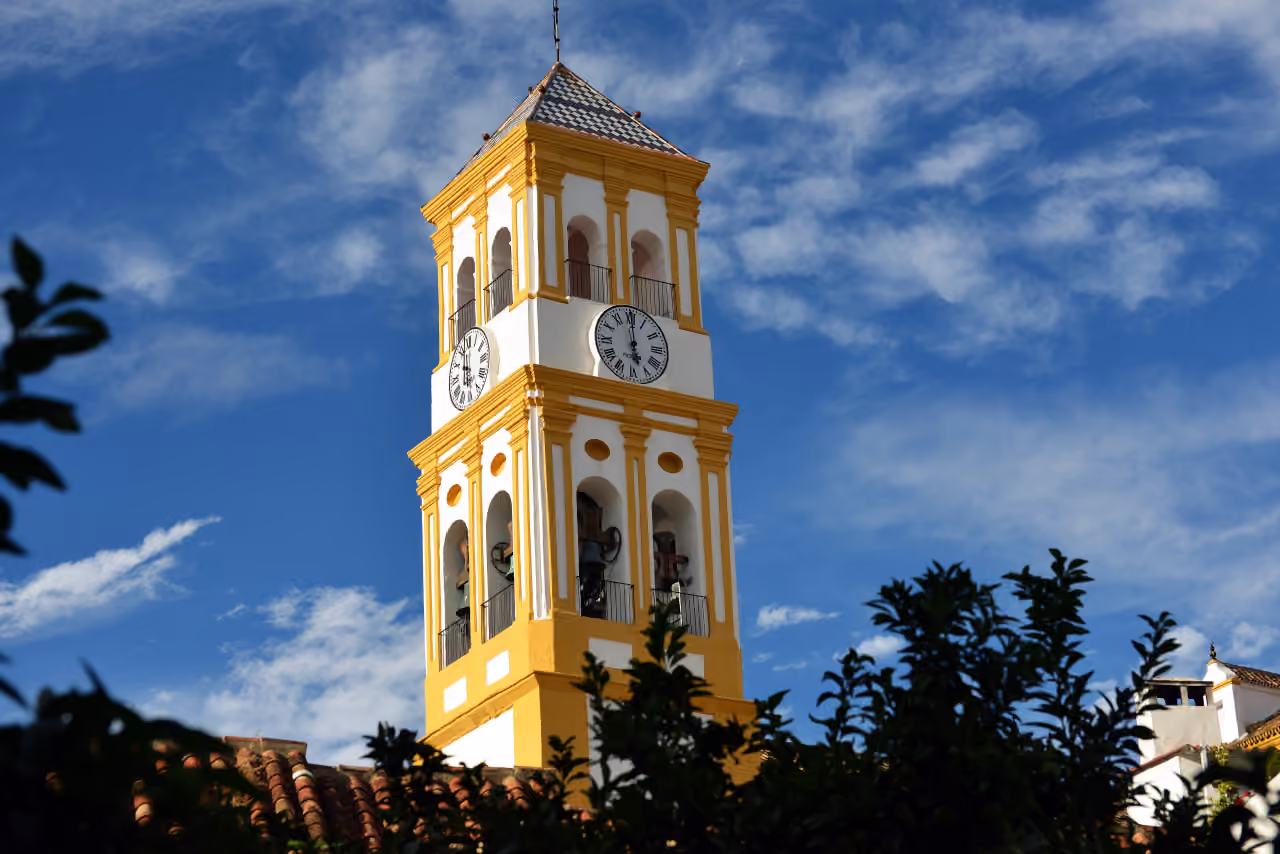 CASA GLORIA områdebilde av klokke­tårnet til kirken Nuestra Señora de la Encarnación, Marbella sentrum