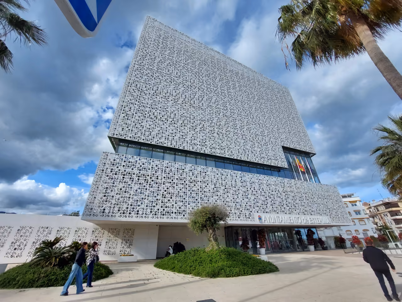 Környékbeli fénykép az Estepona Town Hall (Ayuntamiento de Estepona) épületéről a SAN LORENZO 52 közelében