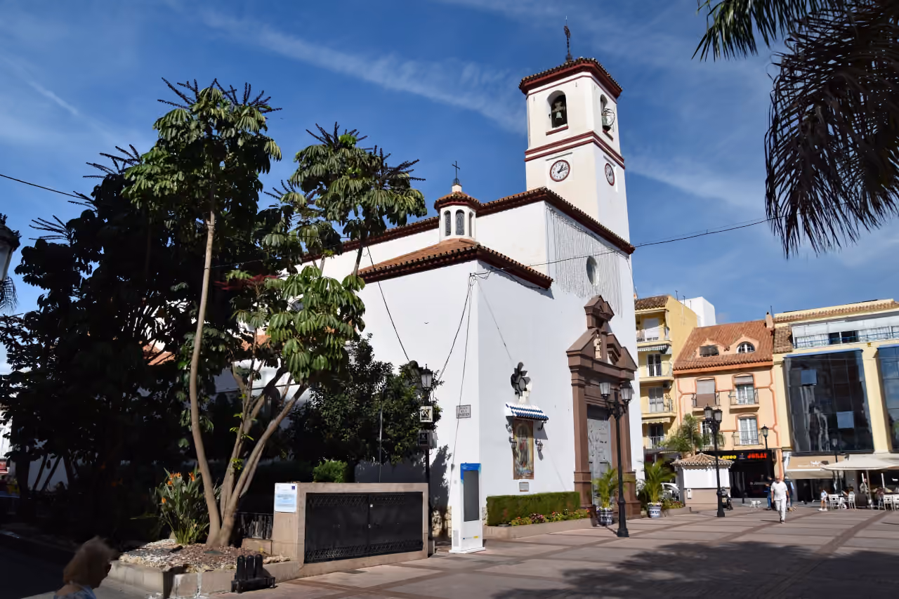 Områdesbild av Iglesia de Nuestra Señora del Rosario, Fuengirola nära EDIFICIO VENECIA