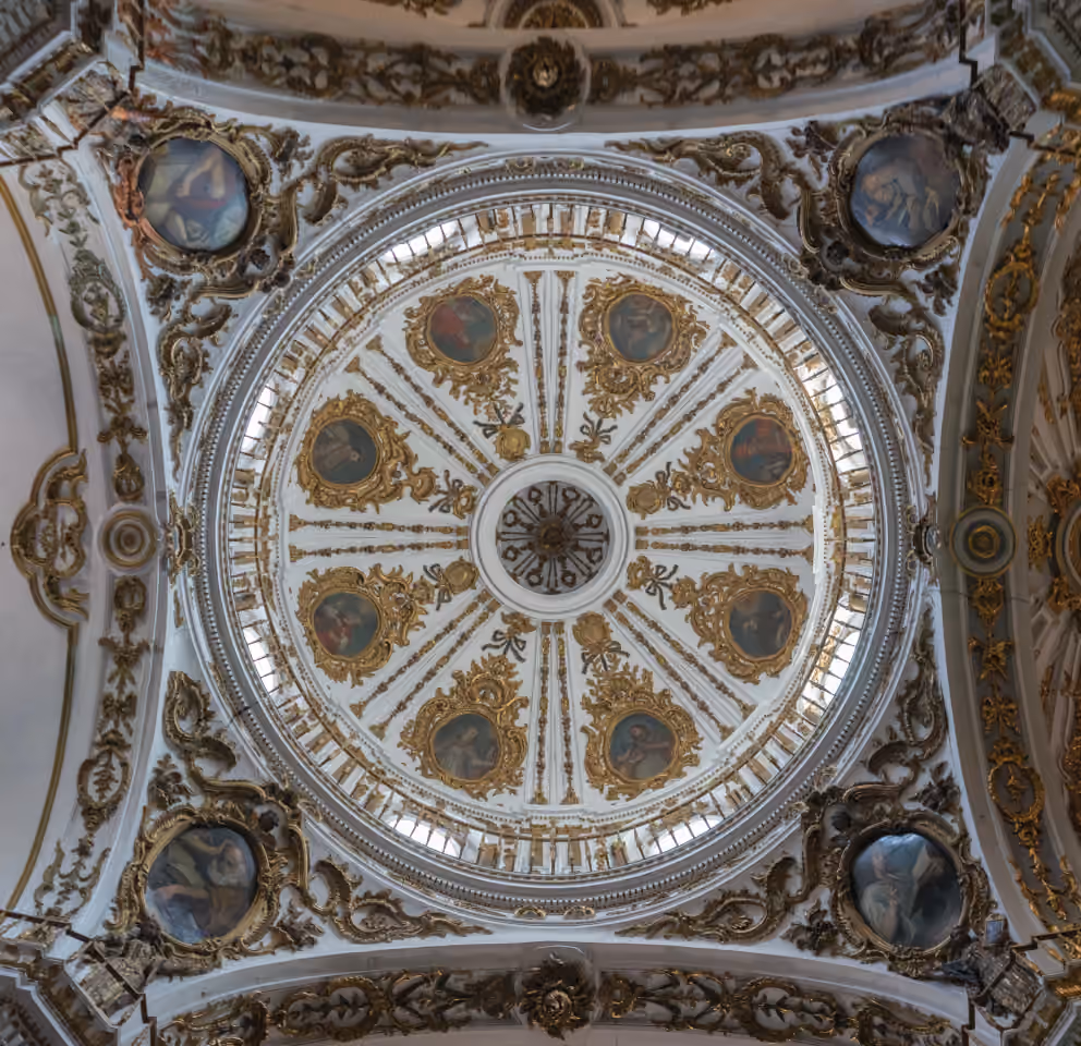 Interieurkoepel van de Kerk van de Heilige Martelaren (Iglesia de los Mártires), Málaga, nabij POZOS DULCES 29