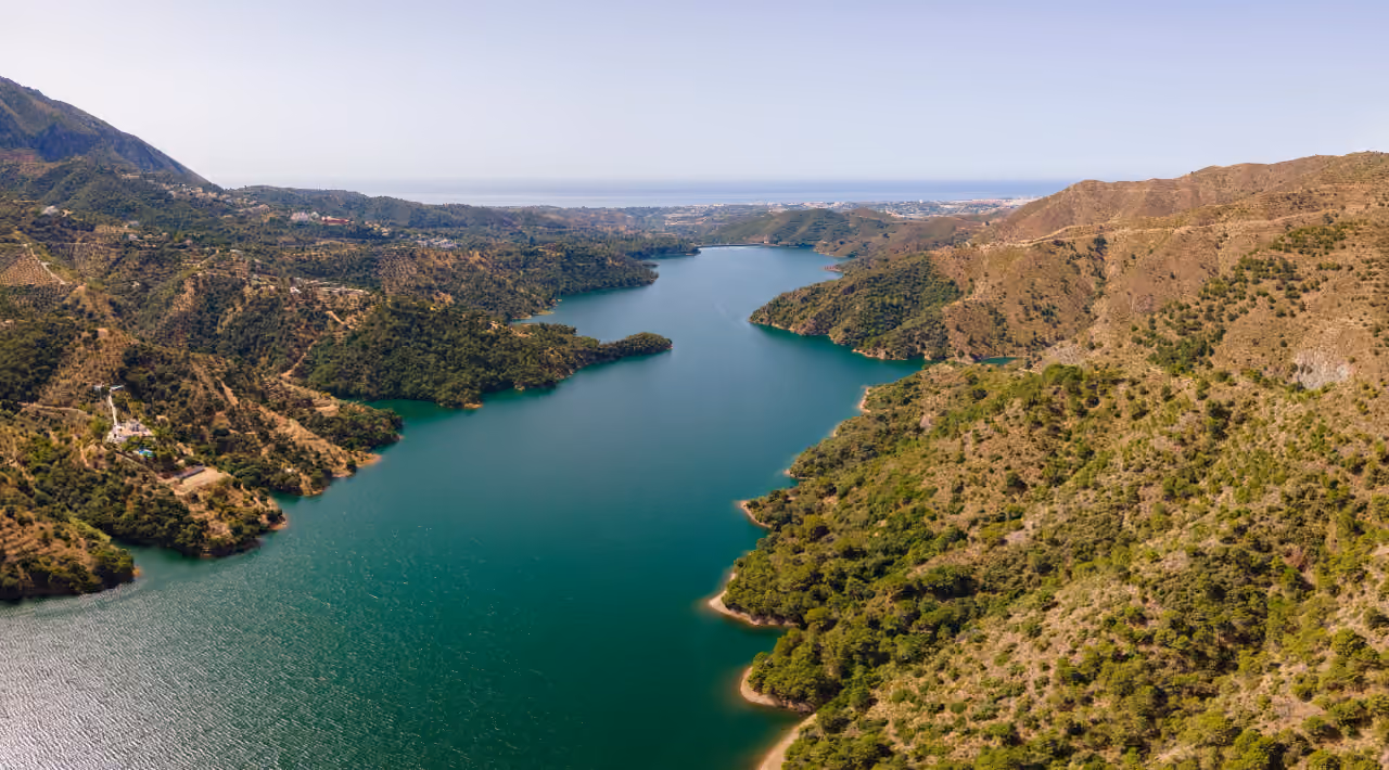 Area photograph near ENEBROS FASE 1 showing La Concepción Reservoir and surrounding Sierra Blanca foothills near Benahavís/Marbella, Costa del Sol, Andalusia