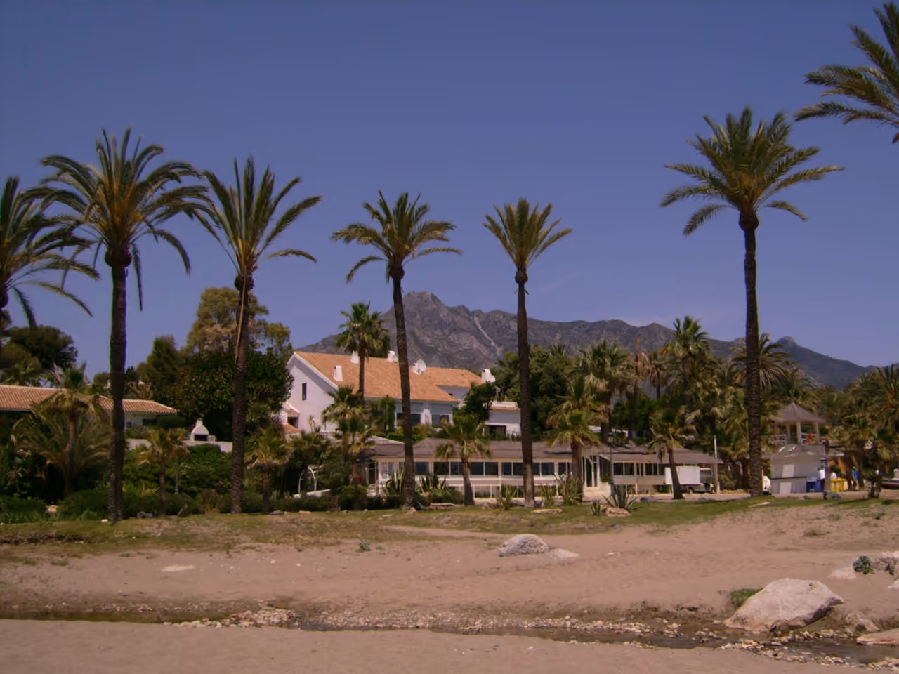 ELEGANCE - TURNKEY — új építésű villák sétatávolságra a strandtól Nueva Andalucia: k?rny?kfot? gebruikt als lokale context voor Golden Mile; geen uitzicht vanuit het project.