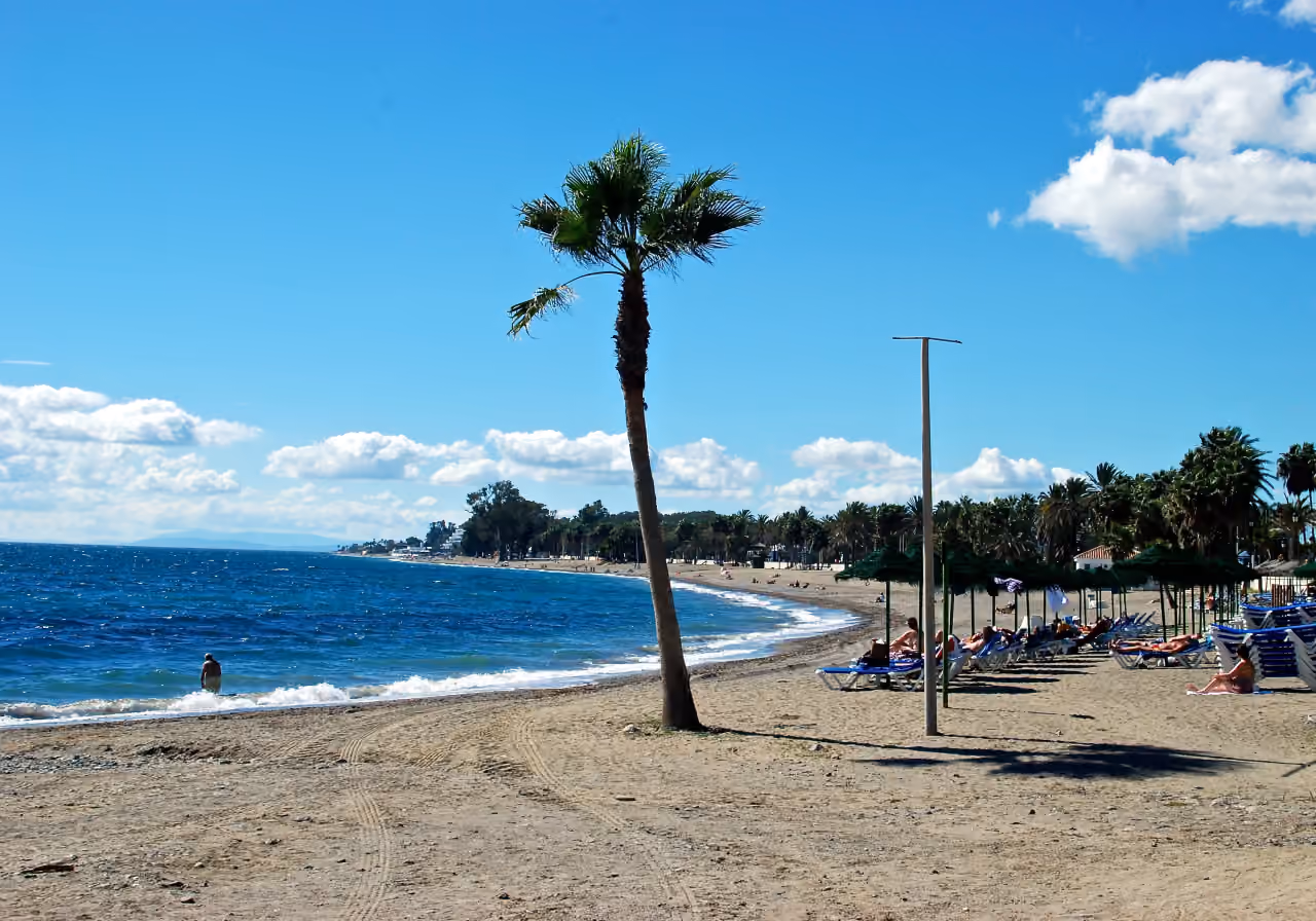 CARIB PLAYA — new-build homes in Marbella: area photograph gebruikt als lokale context voor Marbella; geen uitzicht vanuit het project.
