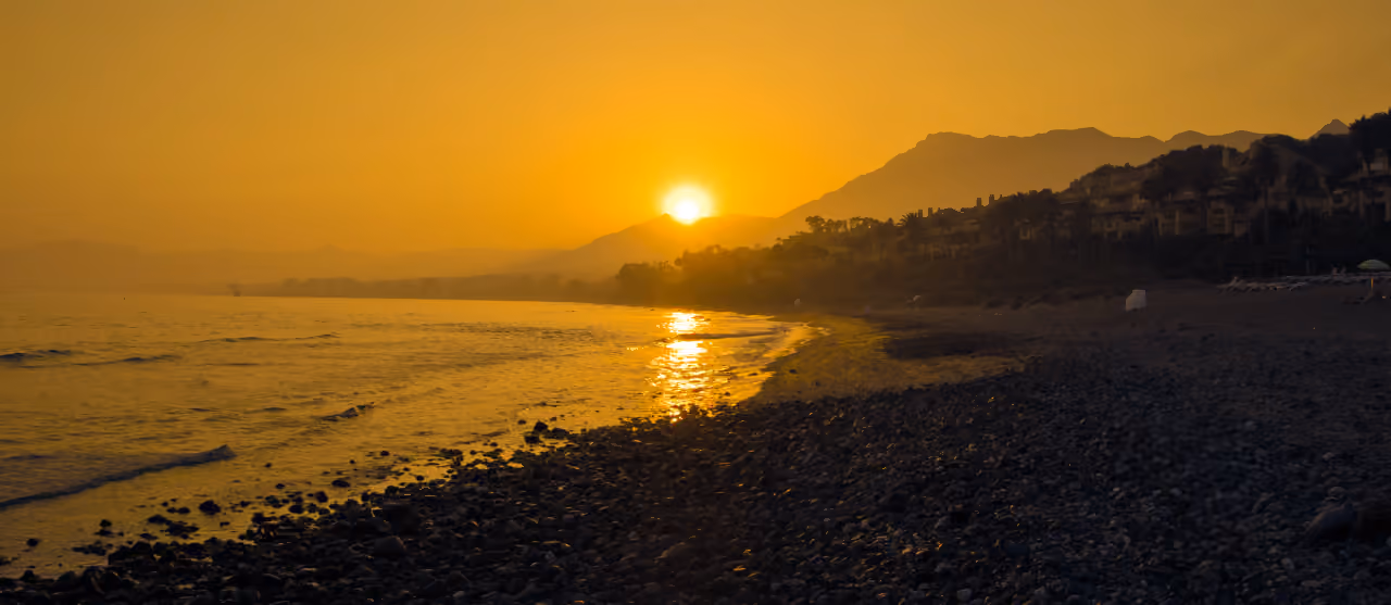THE LIST RIO REAL — nybyggda radhus med havsutsikt och stora terrasser i Marbella: omr?desfoto gebruikt als lokale context voor Marbella; geen uitzicht vanuit het project.