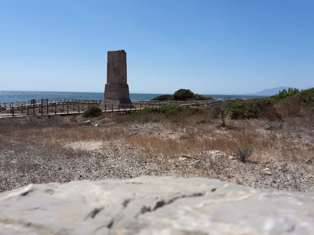 VILLA ANA — südlich ausgerichtete Neubauvillen mit Meerblick in Artola: umgebungsfoto gebruikt als lokale context voor Cabopino; geen uitzicht vanuit het project.