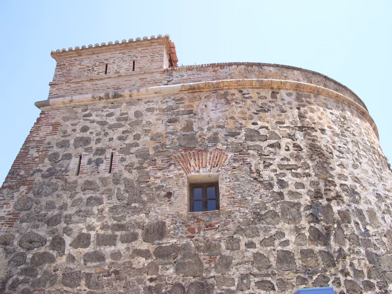 Områdefoto nær CALA SERENA SUN med Torreón de La Cala del Moral — historic coastal watchtower, La Cala de Mijas, Costa del Sol