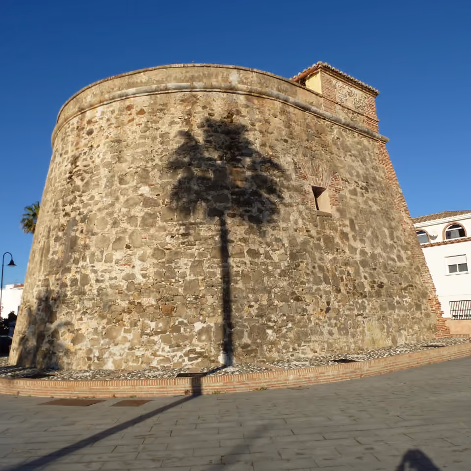 Torreón de La Cala, et historisk kystvagttårn i La Cala de Mijas, nær SENORA GARDENS